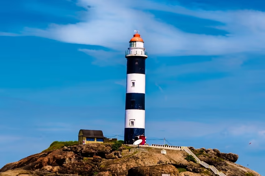 lighthouse_900x600_hd (1)